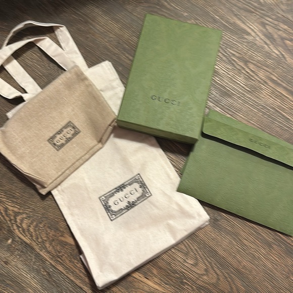 Gucci Medium Double G Leather Wallet - Picture 7 of 16